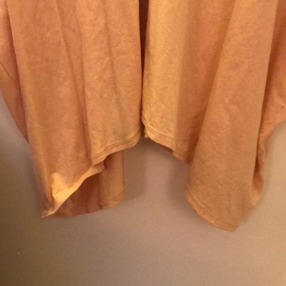 Deep V-Neck 3/4 Sleeve Scoop T-shirt - Picture 3 of 6